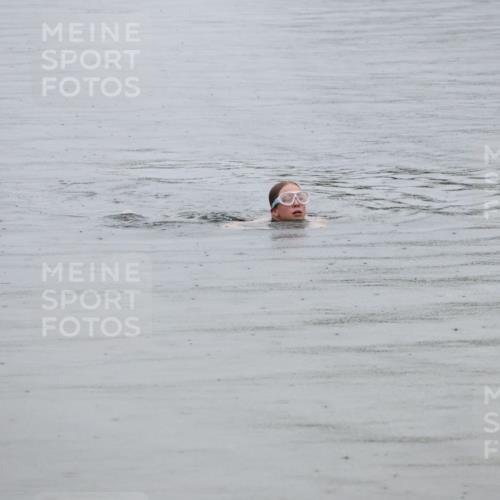 21.06.2025 - 27. Vierlanden-Triathlon Lena Gebhardt http://msf.ph/oto/8045123 15.06.2025 14:44:54 Schwimmen  meine-sportfotos.de