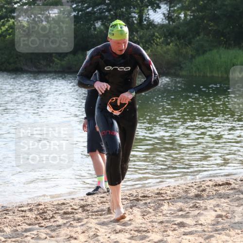 15.06.2025 - 27. Vierlanden-Triathlon Lena Gebhardt http://msf.ph/oto/8045129 15.06.2025 08:38:41 Schwimmen 2, 27, 35, 86, 126, 182 meine-sportfotos.de