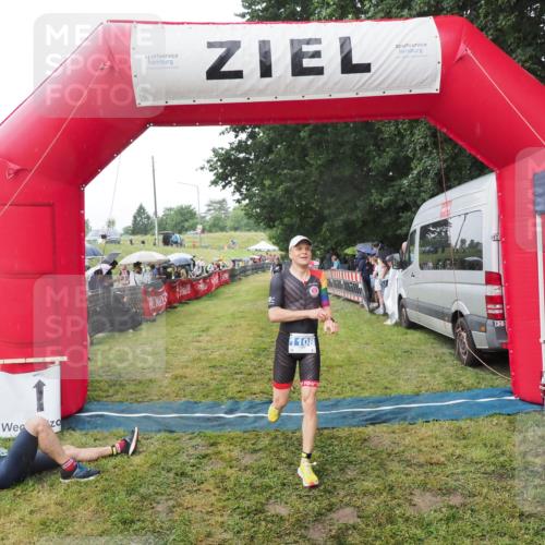 21.06.2025 - 27. Vierlanden-Triathlon MichiJ http://msf.ph/oto/8045130 15.06.2026 13:51:02 Ziel 1098, 1108, 1134, 1136 meine-sportfotos.de