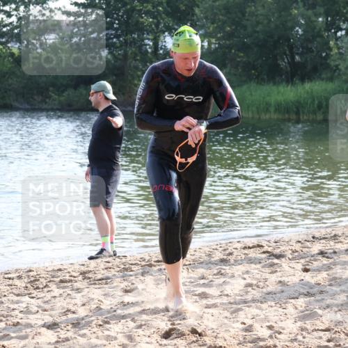 15.06.2025 - 27. Vierlanden-Triathlon Lena Gebhardt http://msf.ph/oto/8045133 15.06.2025 08:38:41 Schwimmen 2, 27, 35, 86, 126, 182 meine-sportfotos.de