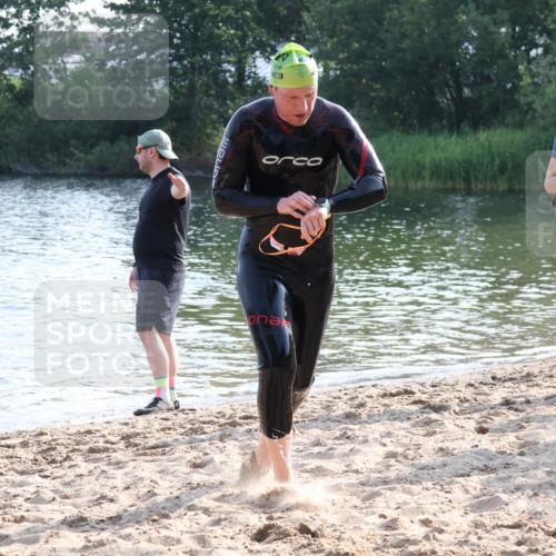15.06.2025 - 27. Vierlanden-Triathlon Lena Gebhardt http://msf.ph/oto/8045137 15.06.2025 08:38:41 Schwimmen 2, 27, 35, 86, 126, 182 meine-sportfotos.de