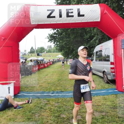 21.06.2025 - 27. Vierlanden-Triathlon MichiJ http://msf.ph/oto/8045140 15.06.2026 13:51:03 Ziel 1098, 1108, 1134, 1136 meine-sportfotos.de