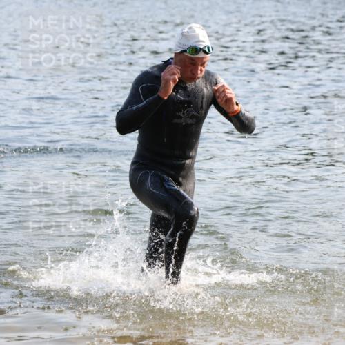 15.06.2025 - 27. Vierlanden-Triathlon Lena Gebhardt http://msf.ph/oto/8045141 15.06.2025 08:38:43 Schwimmen 2, 27, 86, 126, 182 meine-sportfotos.de