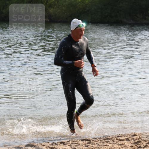 15.06.2025 - 27. Vierlanden-Triathlon Lena Gebhardt http://msf.ph/oto/8045153 15.06.2025 08:38:45 Schwimmen 2, 27, 94, 126, 182 meine-sportfotos.de