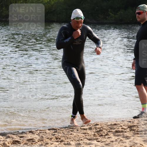 15.06.2025 - 27. Vierlanden-Triathlon Lena Gebhardt http://msf.ph/oto/8045156 15.06.2025 08:38:45 Schwimmen 2, 27, 94, 126, 182 meine-sportfotos.de