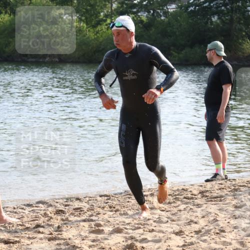 15.06.2025 - 27. Vierlanden-Triathlon Lena Gebhardt http://msf.ph/oto/8045164 15.06.2025 08:38:47 Schwimmen 2, 94, 182 meine-sportfotos.de
