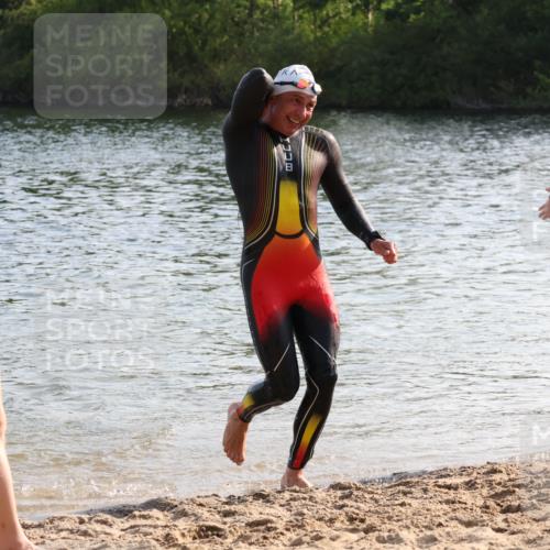 15.06.2025 - 27. Vierlanden-Triathlon Lena Gebhardt http://msf.ph/oto/8045183 15.06.2025 08:38:53 Schwimmen 94, 182 meine-sportfotos.de