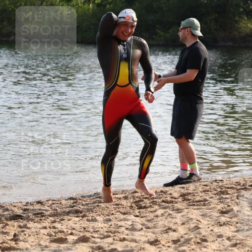15.06.2025 - 27. Vierlanden-Triathlon Lena Gebhardt http://msf.ph/oto/8045191 15.06.2025 08:38:53 Schwimmen 94, 182 meine-sportfotos.de