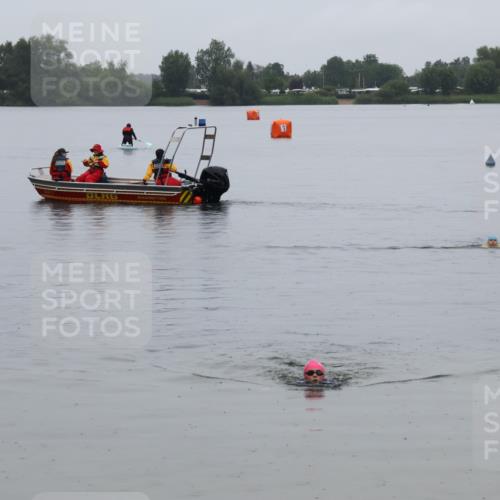 21.06.2025 - 27. Vierlanden-Triathlon Lena Gebhardt http://msf.ph/oto/8045223 15.06.2025 14:46:50 Schwimmen  meine-sportfotos.de
