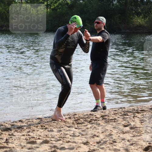15.06.2025 - 27. Vierlanden-Triathlon Lena Gebhardt http://msf.ph/oto/8045225 15.06.2025 08:38:58 Schwimmen 77, 94, 182 meine-sportfotos.de