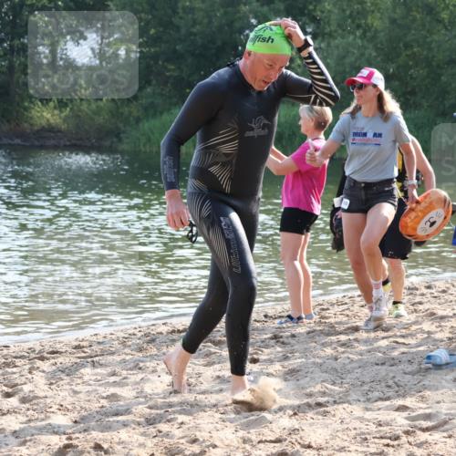 15.06.2025 - 27. Vierlanden-Triathlon Lena Gebhardt http://msf.ph/oto/8045232 15.06.2025 08:38:59 Schwimmen 77, 94, 120 meine-sportfotos.de