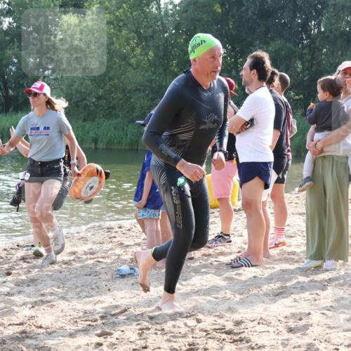 15.06.2025 - 27. Vierlanden-Triathlon Lena Gebhardt http://msf.ph/oto/8045236 15.06.2025 08:39:00 Schwimmen 77, 94, 120, 165 meine-sportfotos.de