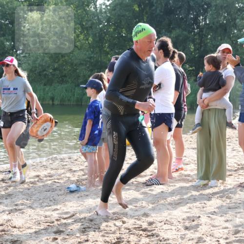 15.06.2025 - 27. Vierlanden-Triathlon Lena Gebhardt http://msf.ph/oto/8045240 15.06.2025 08:39:00 Schwimmen 77, 94, 120, 165 meine-sportfotos.de