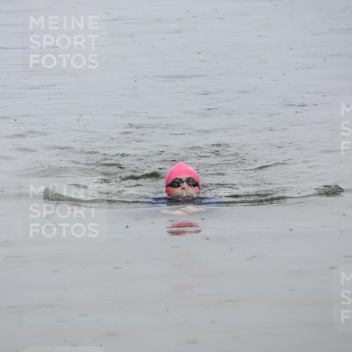 21.06.2025 - 27. Vierlanden-Triathlon Lena Gebhardt http://msf.ph/oto/8045241 15.06.2025 14:46:53 Schwimmen  meine-sportfotos.de