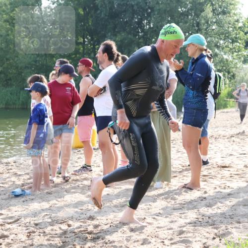 15.06.2025 - 27. Vierlanden-Triathlon Lena Gebhardt http://msf.ph/oto/8045244 15.06.2025 08:39:00 Schwimmen 77, 94, 120, 165 meine-sportfotos.de