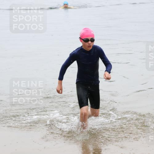 21.06.2025 - 27. Vierlanden-Triathlon Lena Gebhardt http://msf.ph/oto/8045253 15.06.2025 14:47:01 Schwimmen 1341 meine-sportfotos.de