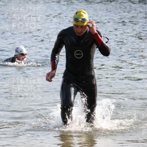 15.06.2025 - 27. Vierlanden-Triathlon Lena Gebhardt http://msf.ph/oto/8045255 15.06.2025 08:39:05 Schwimmen 77, 94, 120, 165 meine-sportfotos.de