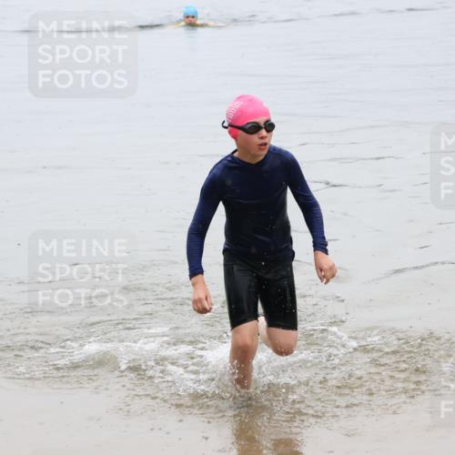 21.06.2025 - 27. Vierlanden-Triathlon Lena Gebhardt http://msf.ph/oto/8045257 15.06.2025 14:47:01 Schwimmen 1341 meine-sportfotos.de