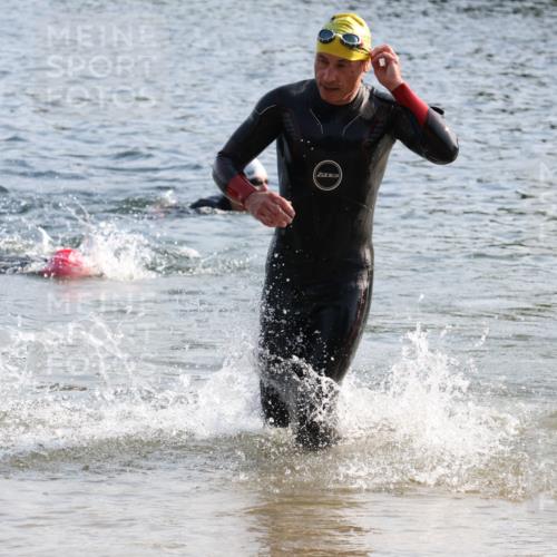 15.06.2025 - 27. Vierlanden-Triathlon Lena Gebhardt http://msf.ph/oto/8045259 15.06.2025 08:39:06 Schwimmen 77, 120, 165 meine-sportfotos.de