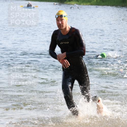 15.06.2025 - 27. Vierlanden-Triathlon Lena Gebhardt http://msf.ph/oto/8045266 15.06.2025 08:39:07 Schwimmen 77, 120, 132, 165 meine-sportfotos.de