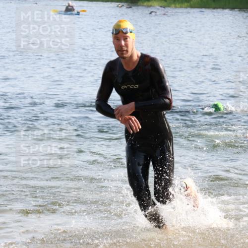 15.06.2025 - 27. Vierlanden-Triathlon Lena Gebhardt http://msf.ph/oto/8045270 15.06.2025 08:39:07 Schwimmen 77, 120, 132, 165 meine-sportfotos.de