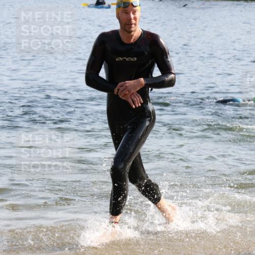 15.06.2025 - 27. Vierlanden-Triathlon Lena Gebhardt http://msf.ph/oto/8045273 15.06.2025 08:39:07 Schwimmen 77, 120, 132, 165 meine-sportfotos.de