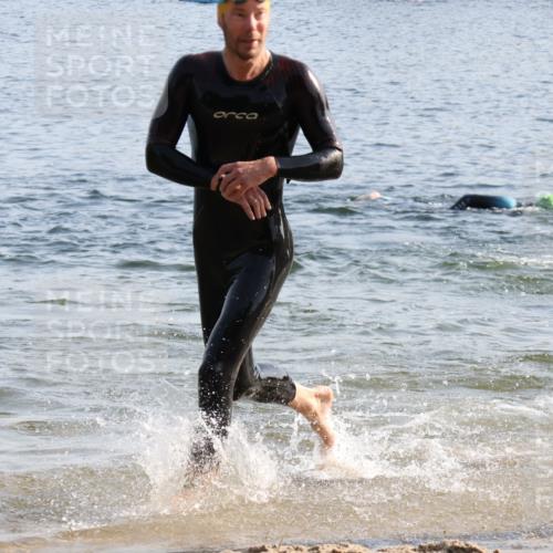 15.06.2025 - 27. Vierlanden-Triathlon Lena Gebhardt http://msf.ph/oto/8045277 15.06.2025 08:39:07 Schwimmen 77, 120, 132, 165 meine-sportfotos.de
