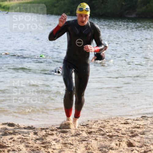 15.06.2025 - 27. Vierlanden-Triathlon Lena Gebhardt http://msf.ph/oto/8045281 15.06.2025 08:39:08 Schwimmen 77, 120, 132, 165 meine-sportfotos.de