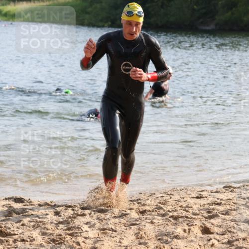 15.06.2025 - 27. Vierlanden-Triathlon Lena Gebhardt http://msf.ph/oto/8045285 15.06.2025 08:39:08 Schwimmen 77, 120, 132, 165 meine-sportfotos.de