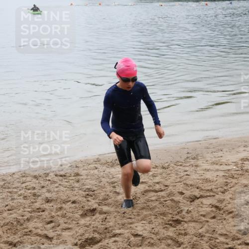 21.06.2025 - 27. Vierlanden-Triathlon Lena Gebhardt http://msf.ph/oto/8045286 15.06.2025 14:47:03 Schwimmen 1341 meine-sportfotos.de