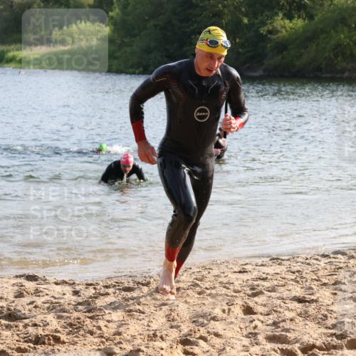 15.06.2025 - 27. Vierlanden-Triathlon Lena Gebhardt http://msf.ph/oto/8045293 15.06.2025 08:39:09 Schwimmen 77, 120, 132, 165 meine-sportfotos.de