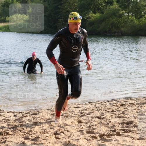 15.06.2025 - 27. Vierlanden-Triathlon Lena Gebhardt http://msf.ph/oto/8045297 15.06.2025 08:39:09 Schwimmen 77, 120, 132, 165 meine-sportfotos.de