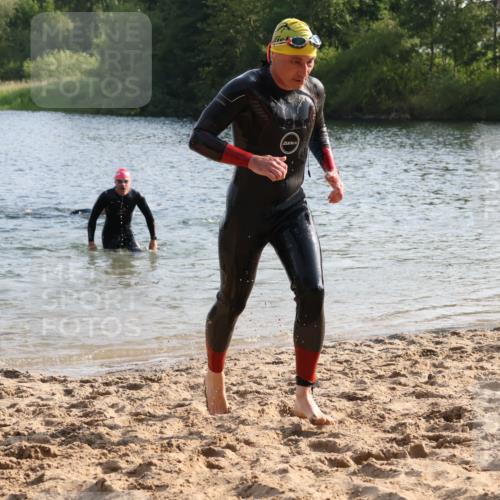 15.06.2025 - 27. Vierlanden-Triathlon Lena Gebhardt http://msf.ph/oto/8045305 15.06.2025 08:39:09 Schwimmen 77, 120, 132, 165 meine-sportfotos.de