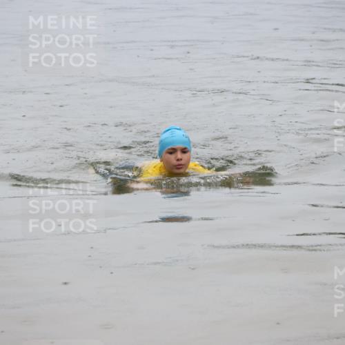 21.06.2025 - 27. Vierlanden-Triathlon Lena Gebhardt http://msf.ph/oto/8045314 15.06.2025 14:47:30 Schwimmen 1334 meine-sportfotos.de