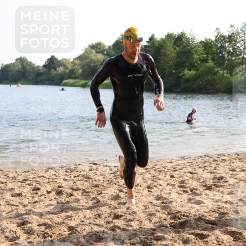 15.06.2025 - 27. Vierlanden-Triathlon Lena Gebhardt http://msf.ph/oto/8045316 15.06.2025 08:39:10 Schwimmen 77, 120, 132, 165 meine-sportfotos.de