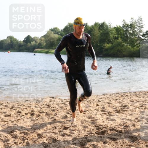 15.06.2025 - 27. Vierlanden-Triathlon Lena Gebhardt http://msf.ph/oto/8045320 15.06.2025 08:39:10 Schwimmen 77, 120, 132, 165 meine-sportfotos.de