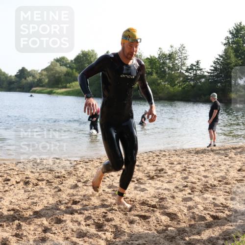 15.06.2025 - 27. Vierlanden-Triathlon Lena Gebhardt http://msf.ph/oto/8045324 15.06.2025 08:39:11 Schwimmen 77, 120, 132, 165 meine-sportfotos.de