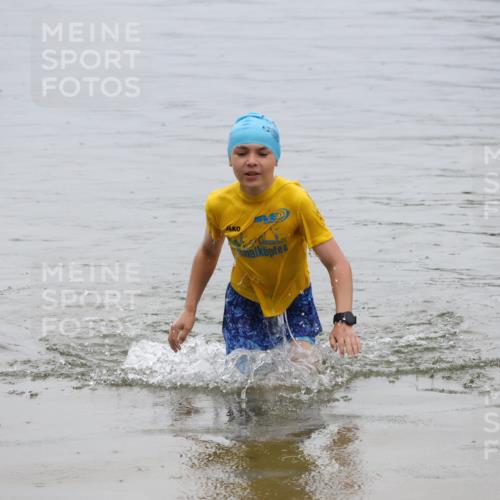 21.06.2025 - 27. Vierlanden-Triathlon Lena Gebhardt http://msf.ph/oto/8045325 15.06.2025 14:47:32 Schwimmen 1334 meine-sportfotos.de