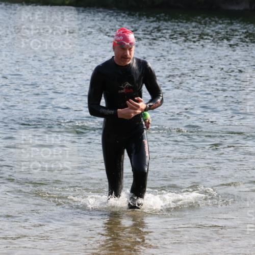 15.06.2025 - 27. Vierlanden-Triathlon Lena Gebhardt http://msf.ph/oto/8045331 15.06.2025 08:39:13 Schwimmen 77, 120, 132, 165 meine-sportfotos.de
