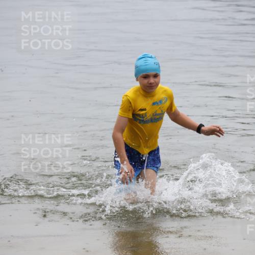 21.06.2025 - 27. Vierlanden-Triathlon Lena Gebhardt http://msf.ph/oto/8045333 15.06.2025 14:47:32 Schwimmen 1334 meine-sportfotos.de