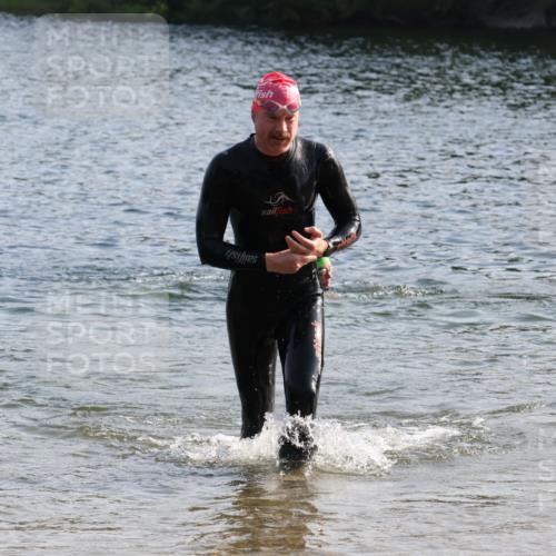 15.06.2025 - 27. Vierlanden-Triathlon Lena Gebhardt http://msf.ph/oto/8045335 15.06.2025 08:39:13 Schwimmen 77, 120, 132, 165 meine-sportfotos.de