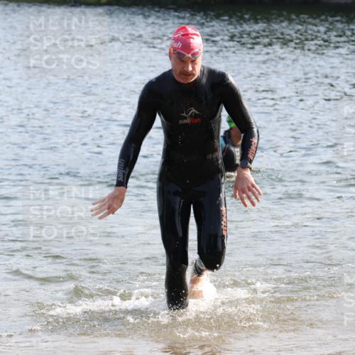 15.06.2025 - 27. Vierlanden-Triathlon Lena Gebhardt http://msf.ph/oto/8045339 15.06.2025 08:39:14 Schwimmen 77, 120, 132, 165 meine-sportfotos.de