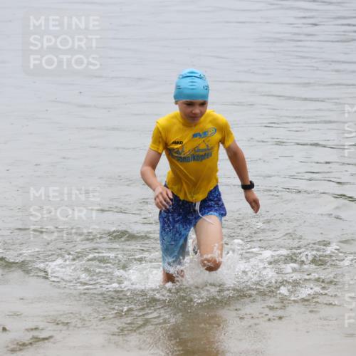21.06.2025 - 27. Vierlanden-Triathlon Lena Gebhardt http://msf.ph/oto/8045341 15.06.2025 14:47:33 Schwimmen 1334 meine-sportfotos.de