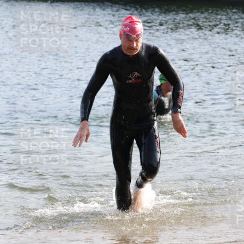 15.06.2025 - 27. Vierlanden-Triathlon Lena Gebhardt http://msf.ph/oto/8045343 15.06.2025 08:39:14 Schwimmen 77, 120, 132, 165 meine-sportfotos.de