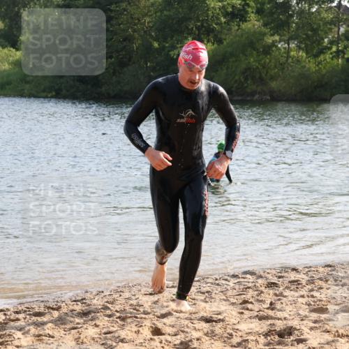 15.06.2025 - 27. Vierlanden-Triathlon Lena Gebhardt http://msf.ph/oto/8045355 15.06.2025 08:39:16 Schwimmen 120, 132, 165 meine-sportfotos.de