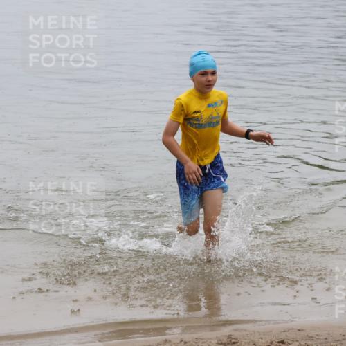 21.06.2025 - 27. Vierlanden-Triathlon Lena Gebhardt http://msf.ph/oto/8045356 15.06.2025 14:47:34 Schwimmen 1334 meine-sportfotos.de