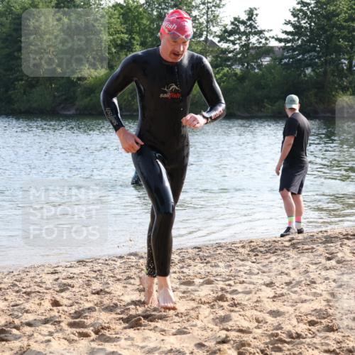 15.06.2025 - 27. Vierlanden-Triathlon Lena Gebhardt http://msf.ph/oto/8045358 15.06.2025 08:39:17 Schwimmen 120, 132, 165 meine-sportfotos.de