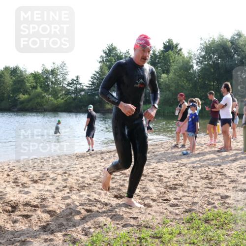 15.06.2025 - 27. Vierlanden-Triathlon Lena Gebhardt http://msf.ph/oto/8045374 15.06.2025 08:39:19 Schwimmen 120, 132, 165 meine-sportfotos.de