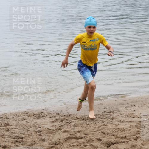 21.06.2025 - 27. Vierlanden-Triathlon Lena Gebhardt http://msf.ph/oto/8045380 15.06.2025 14:47:35 Schwimmen 1334 meine-sportfotos.de