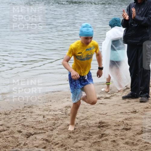 21.06.2025 - 27. Vierlanden-Triathlon Lena Gebhardt http://msf.ph/oto/8045388 15.06.2025 14:47:36 Schwimmen 1334 meine-sportfotos.de